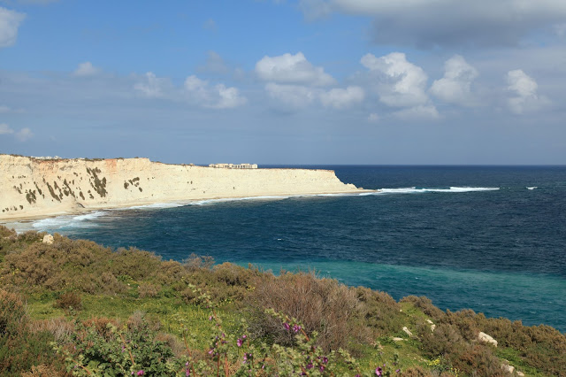 Xrobb L-Ghaġin, rocky beach of Malta