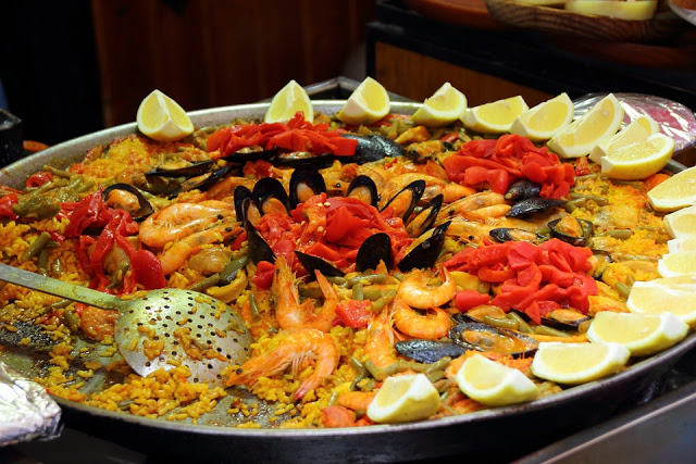 paella dish in one of the best restaurants in barcelona, spain